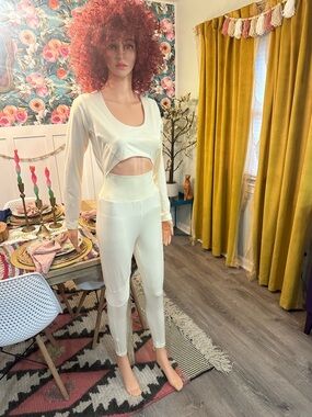 SOLELY off white Women’s sexy cream bodysuit sz L/XL